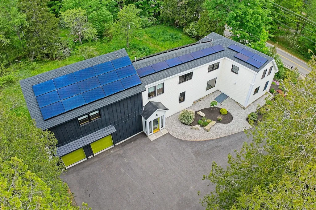 18 Greely Road Cumberland ME 04021