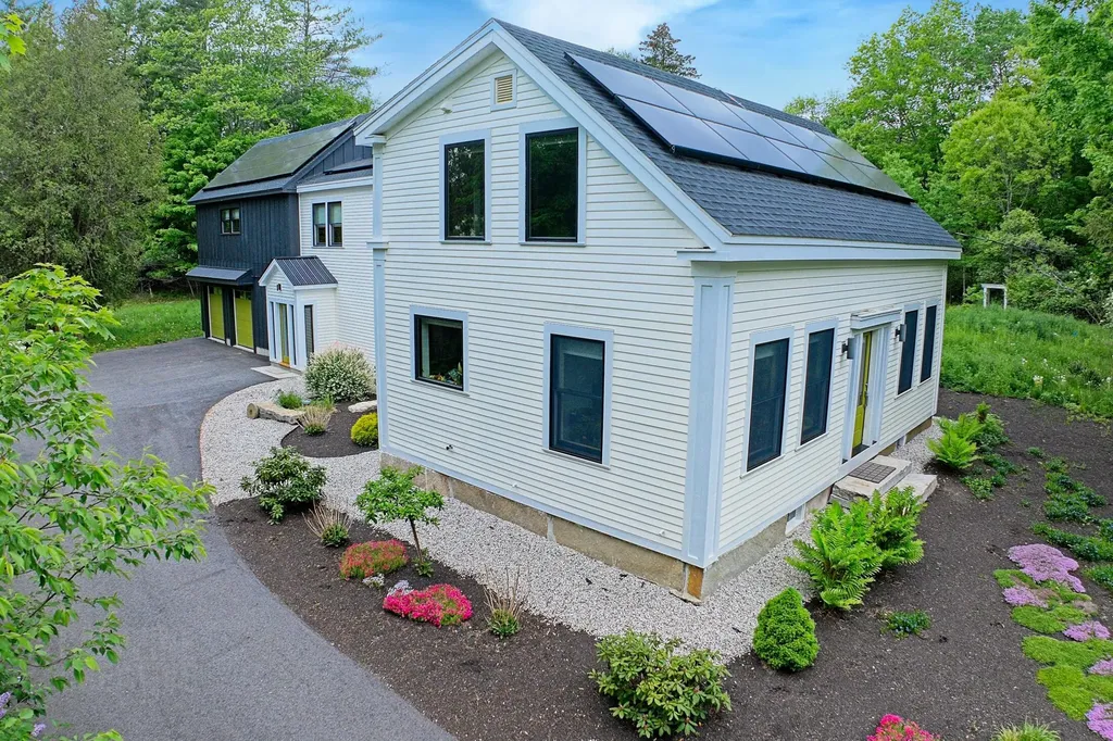 18 Greely Road Cumberland ME 04021