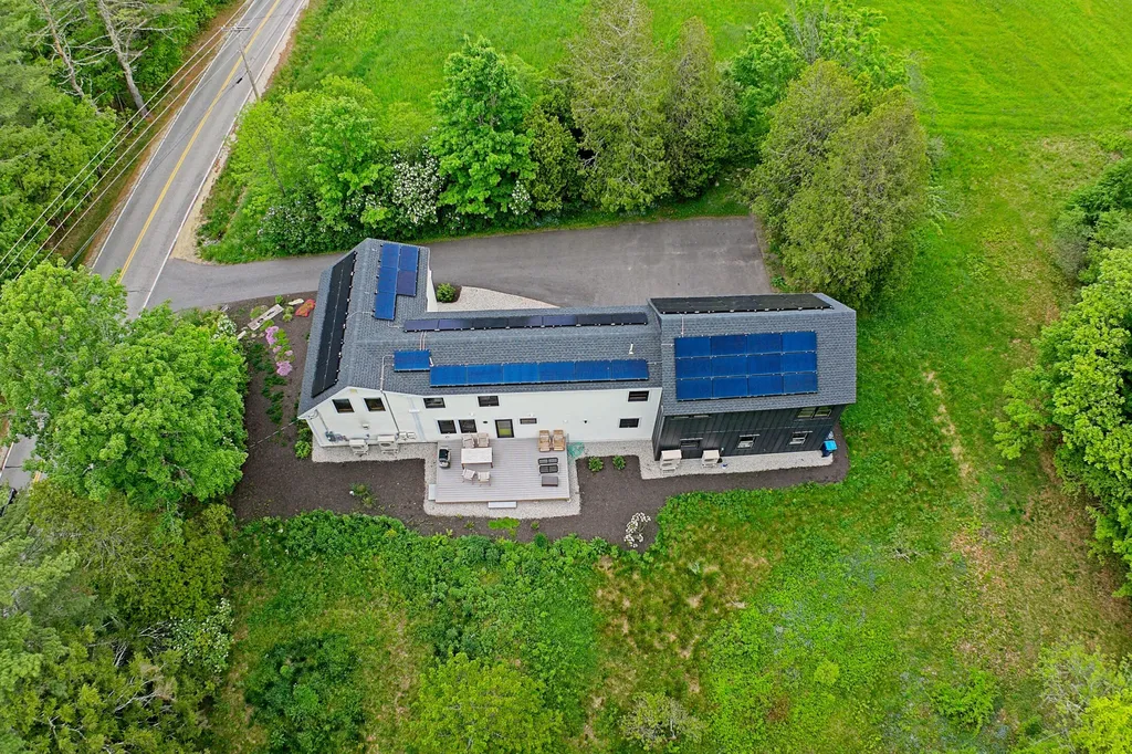 18 Greely Road Cumberland ME 04021