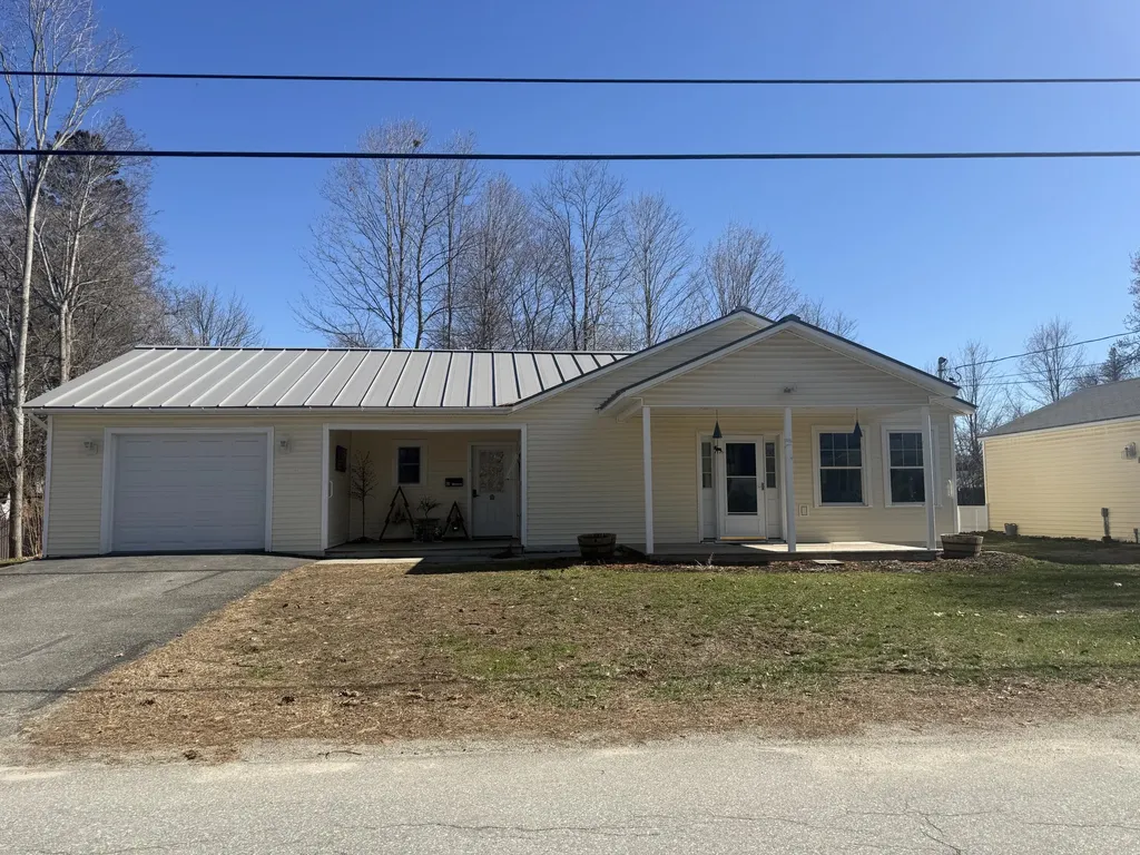39 E Leavitt Street Skowhegan ME 04976