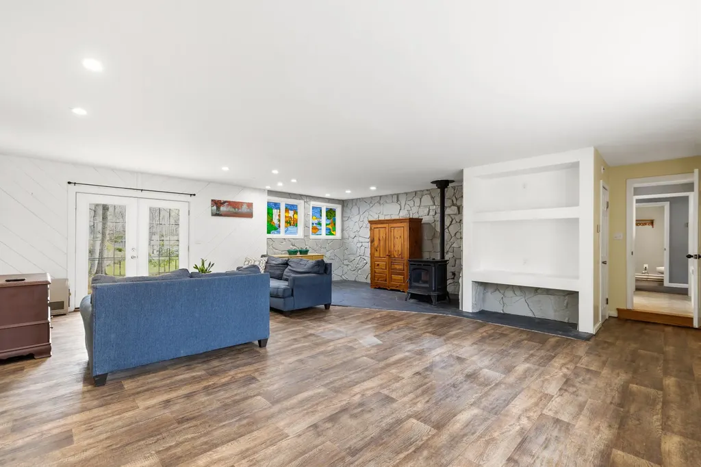 7 Bayberry Lane Lewiston ME 04240