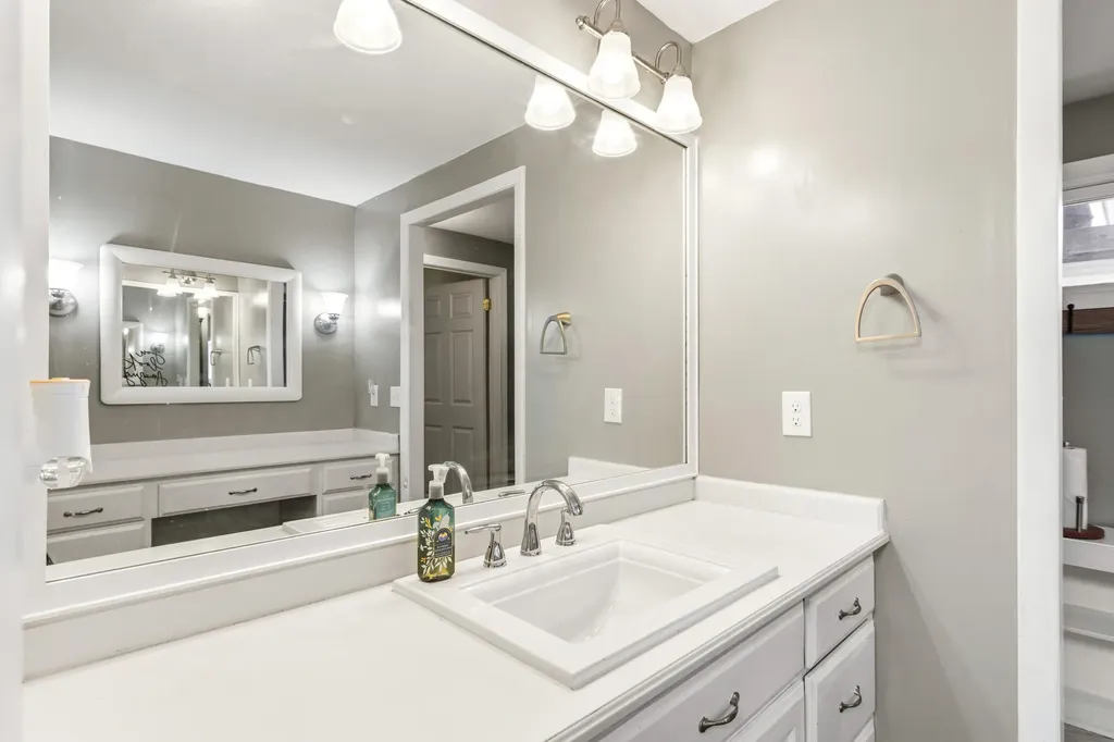 7 Bayberry Lane Lewiston ME 04240