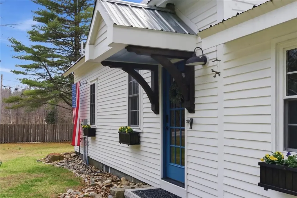 78 Collins Road Manchester ME 04351