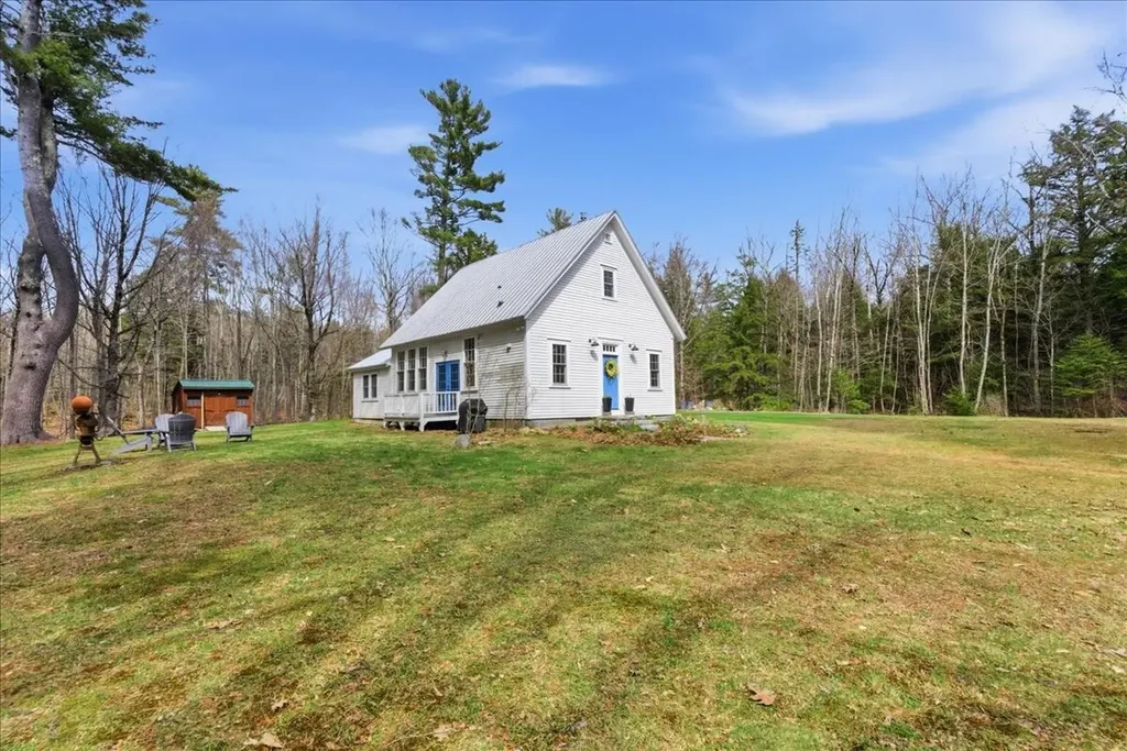 78 Collins Road Manchester ME 04351