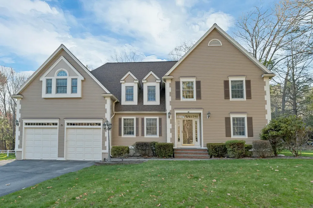 34 Stowecroft Drive Hampton NH 03842