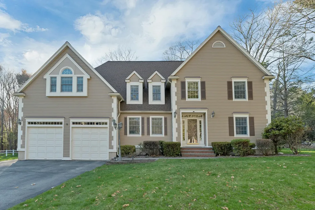 34 Stowecroft Drive Hampton NH 03842