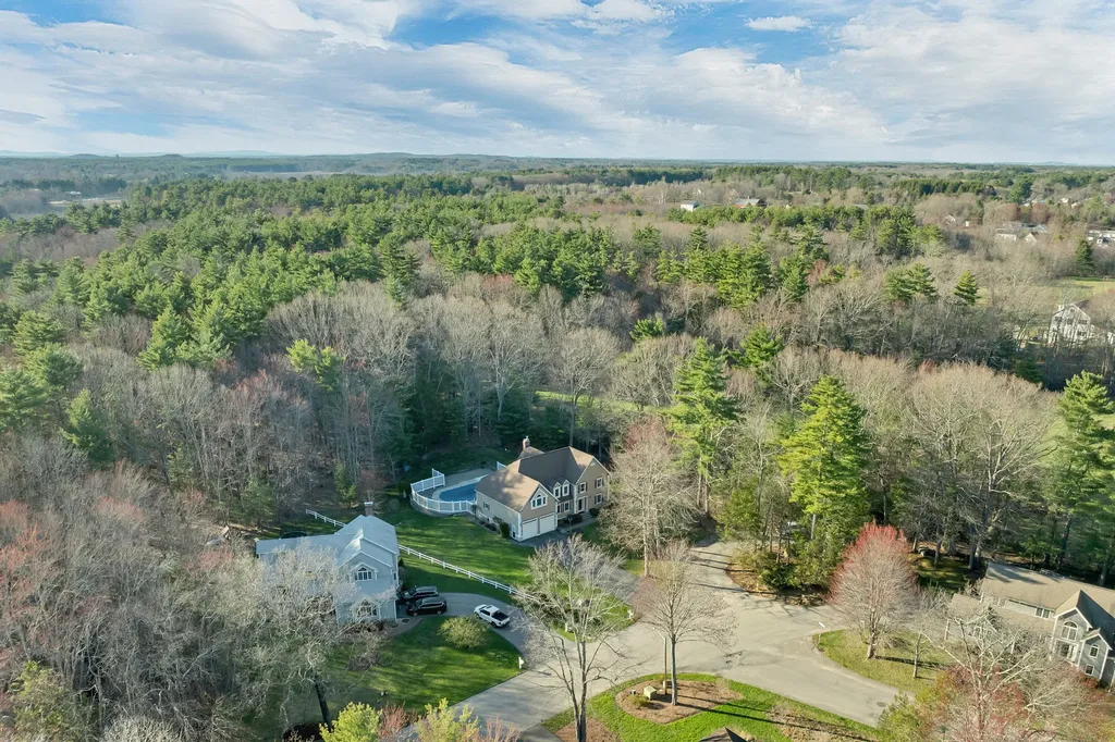 34 Stowecroft Drive Hampton NH 03842