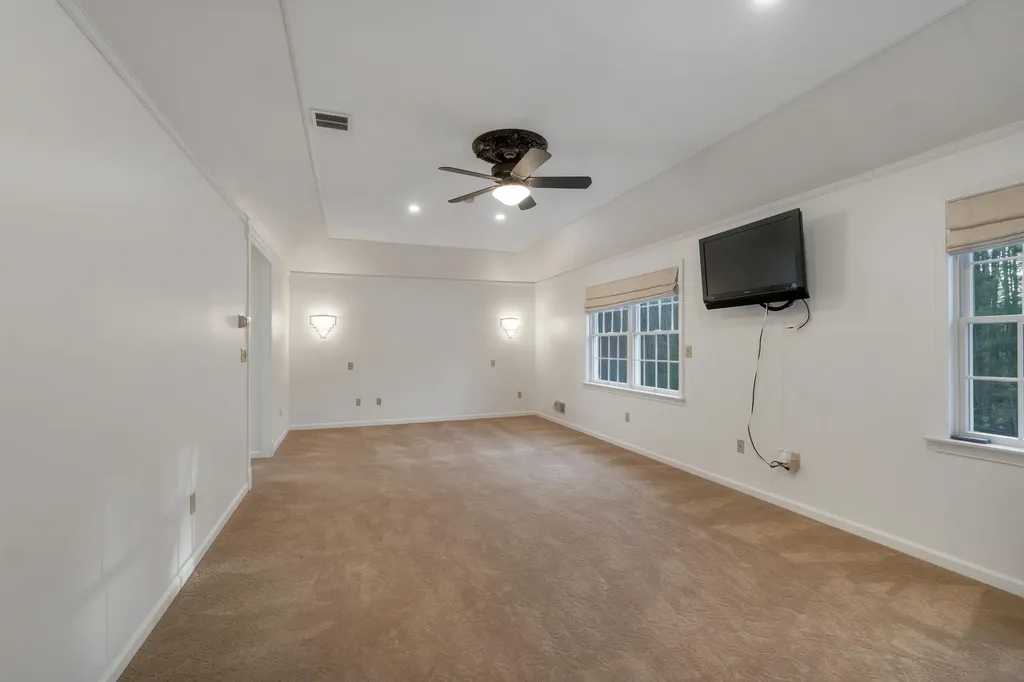 34 Stowecroft Drive Hampton NH 03842