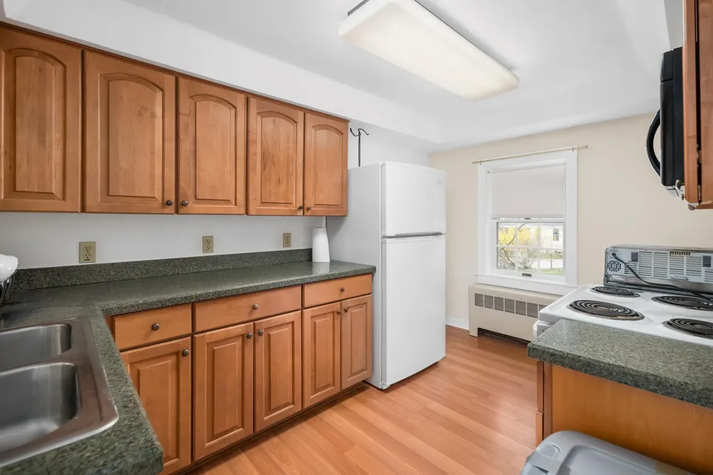 27 Academy Street South Berwick ME 03908