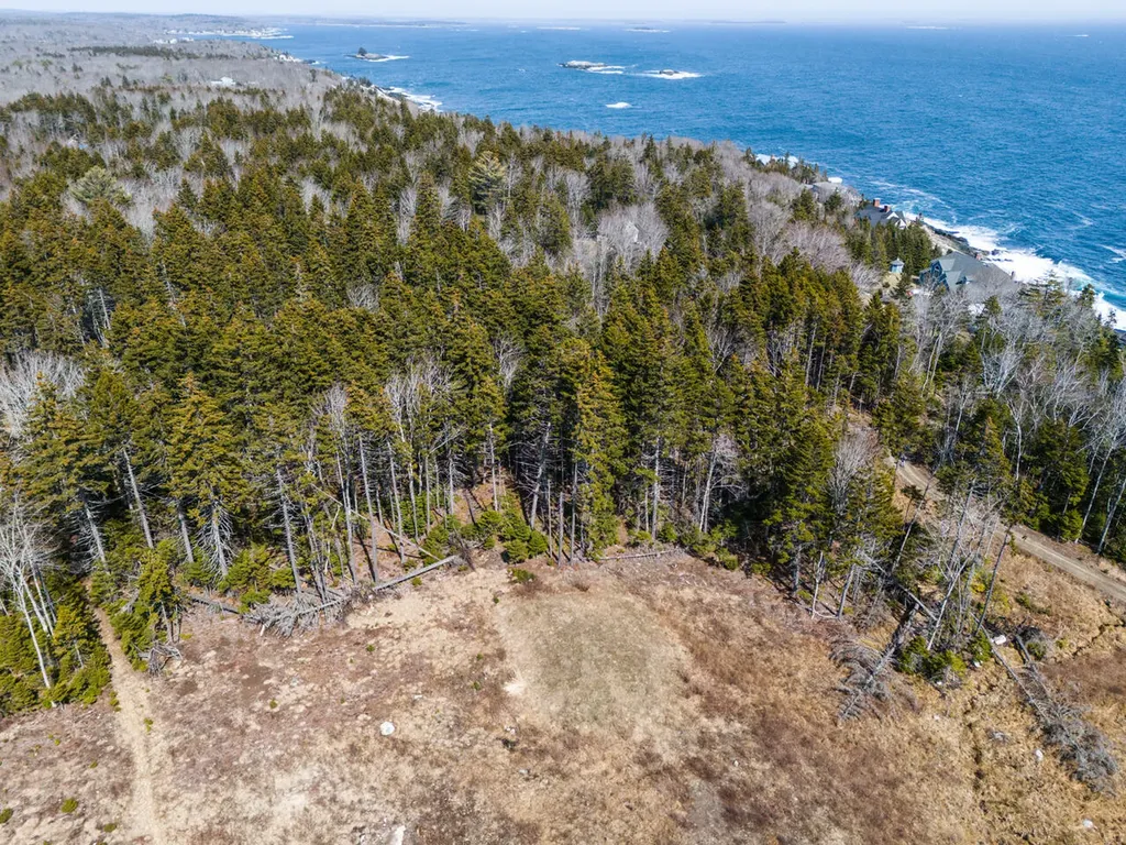 37 Yellow Head Road Bristol ME 04554