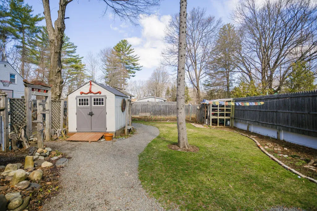 140 Maple Avenue Farmington ME 04938