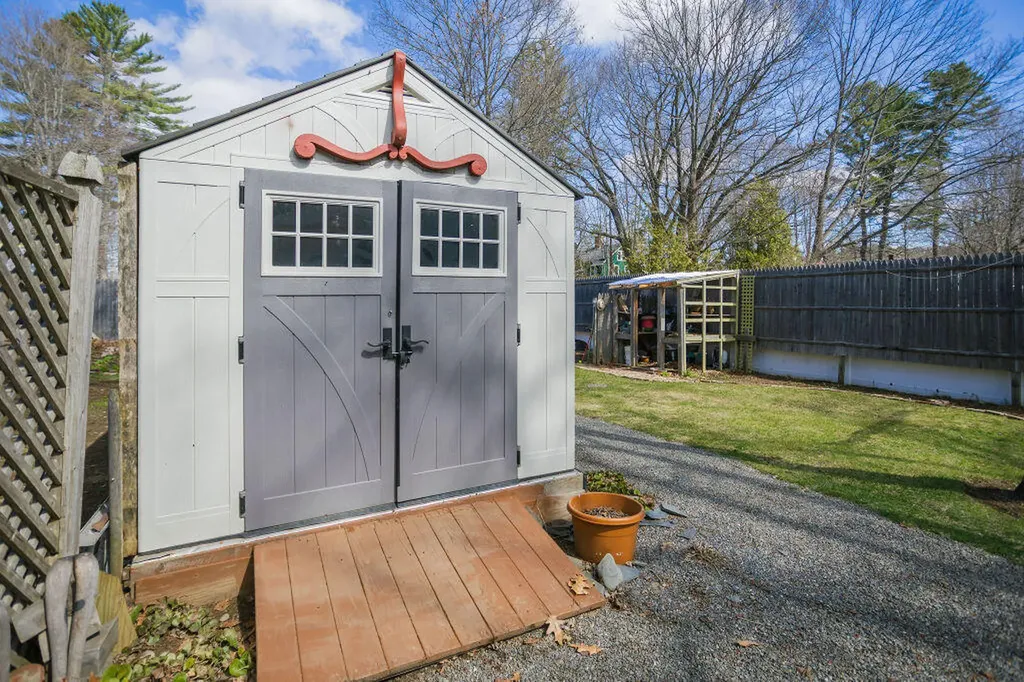 140 Maple Avenue Farmington ME 04938