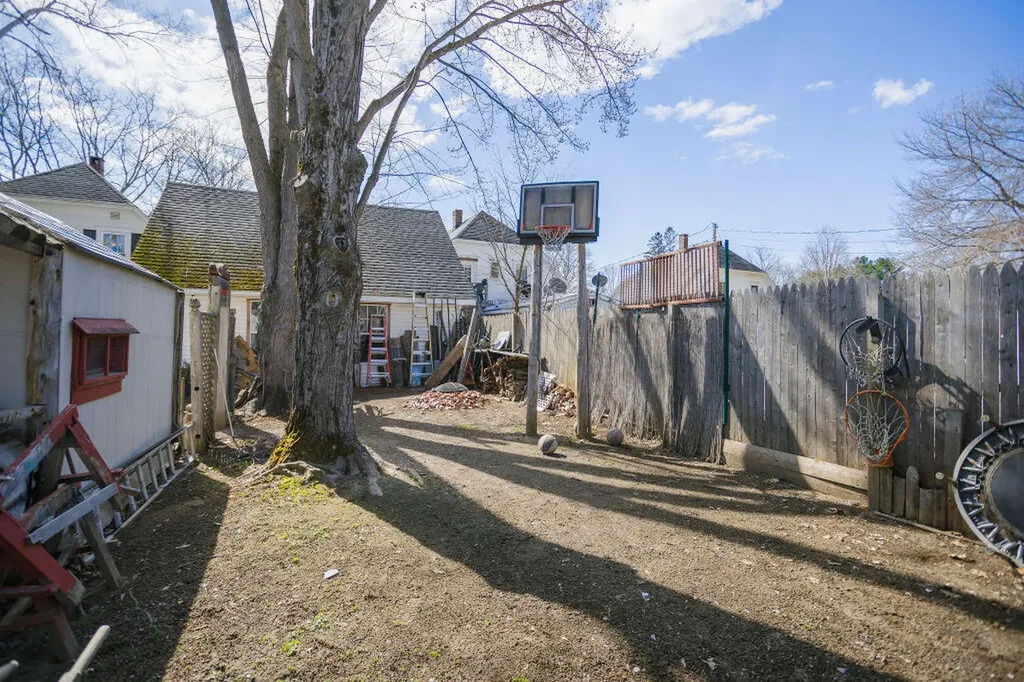 140 Maple Avenue Farmington ME 04938