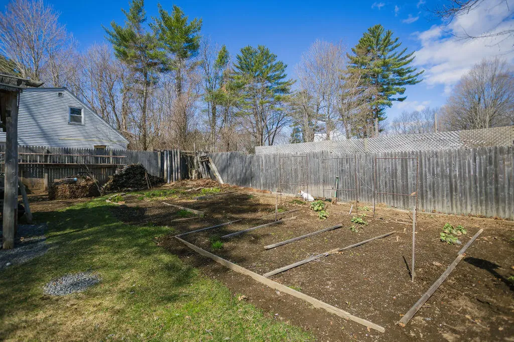 140 Maple Avenue Farmington ME 04938