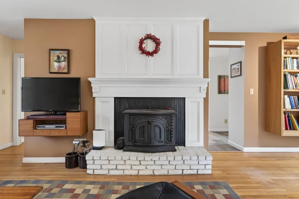556 Mere Point Road Brunswick ME 04011