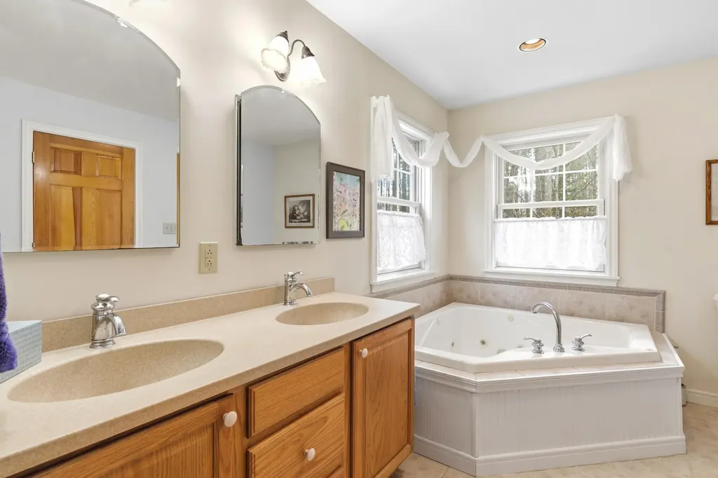 11 Hovey Lane Brunswick ME 04011