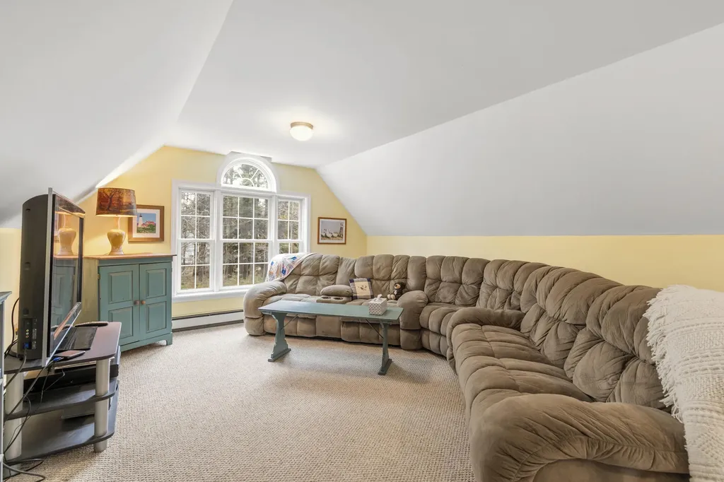 11 Hovey Lane Brunswick ME 04011