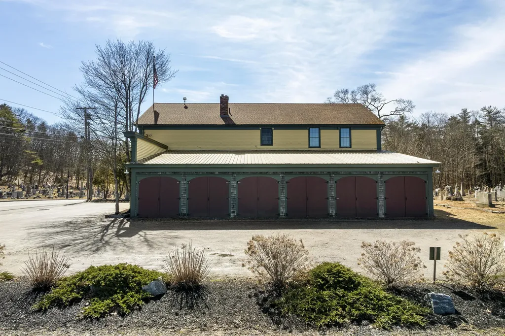 1037 Wiscasset Road Boothbay ME 04537