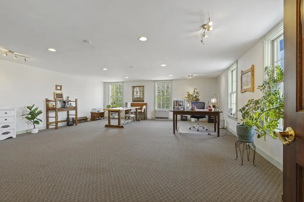 1037 Wiscasset Road Boothbay ME 04537