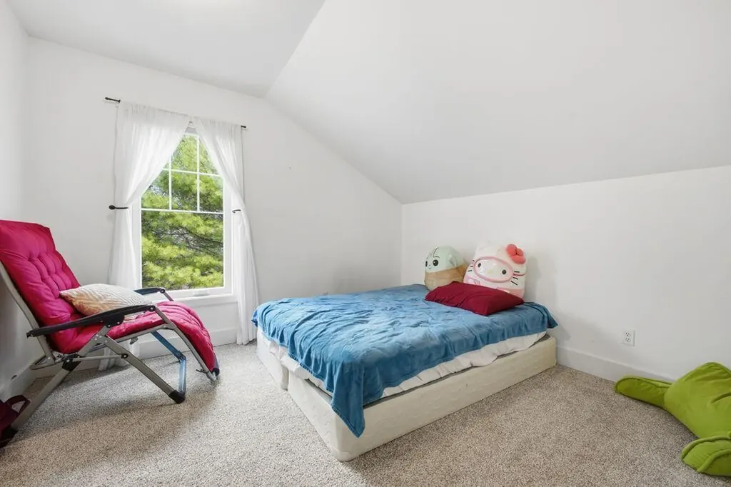 27 Fowler Road Cape Elizabeth ME 04107