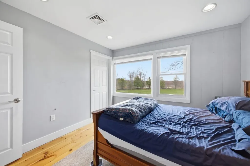 27 Fowler Road Cape Elizabeth ME 04107