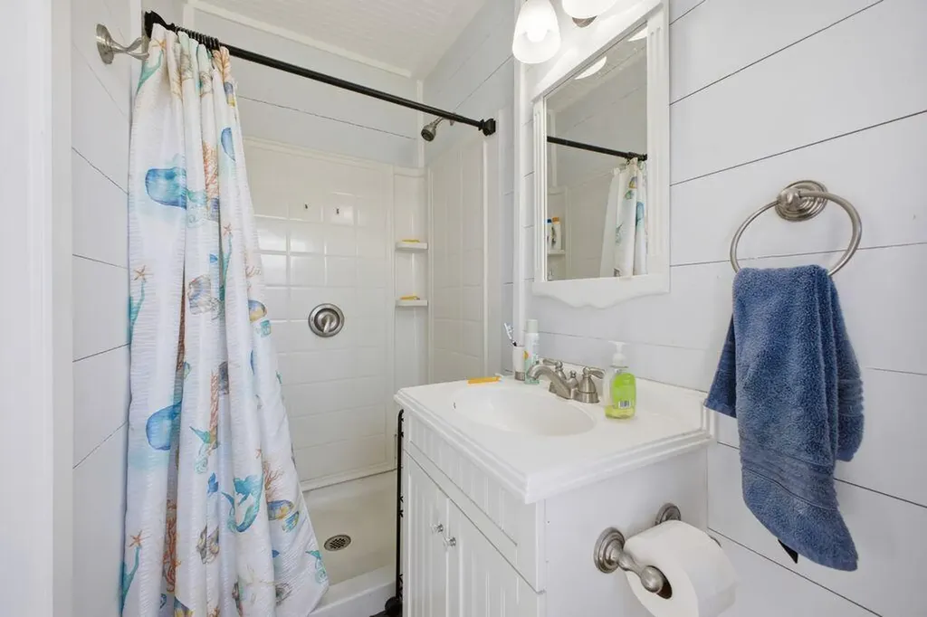 27 Fowler Road Cape Elizabeth ME 04107