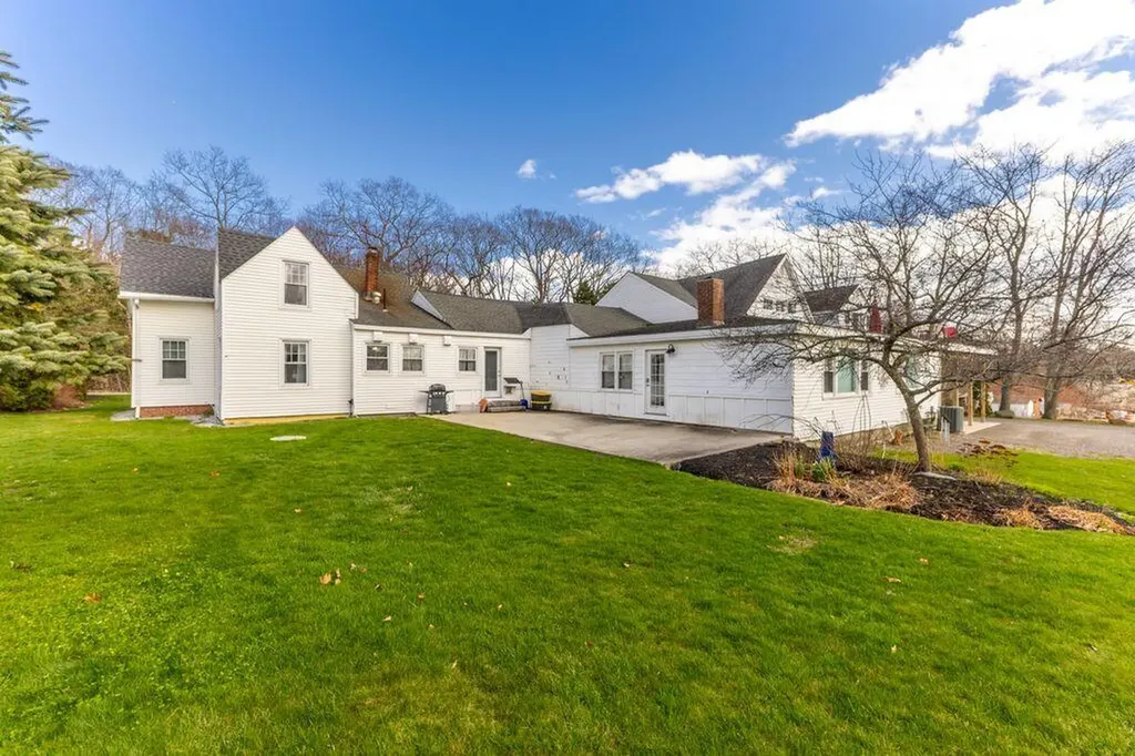 27 Fowler Road Cape Elizabeth ME 04107