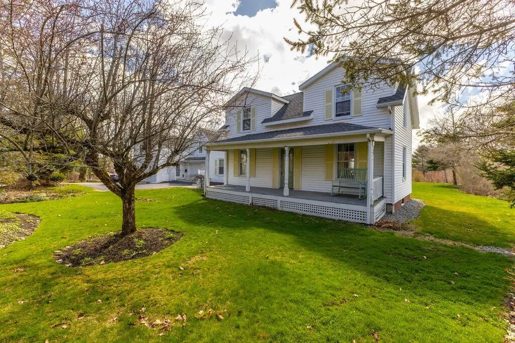 27 Fowler Road Cape Elizabeth ME 04107