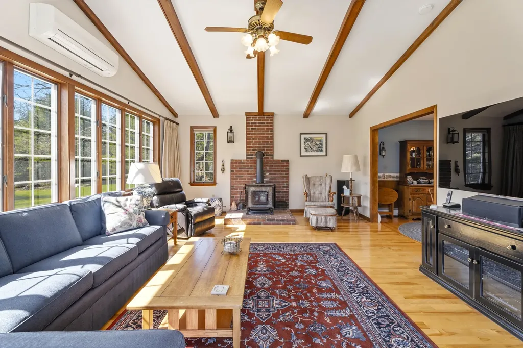 85 Longmeadow Drive Brewer ME 04412