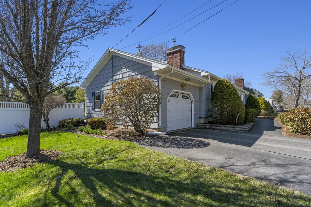 85 Longmeadow Drive Brewer ME 04412