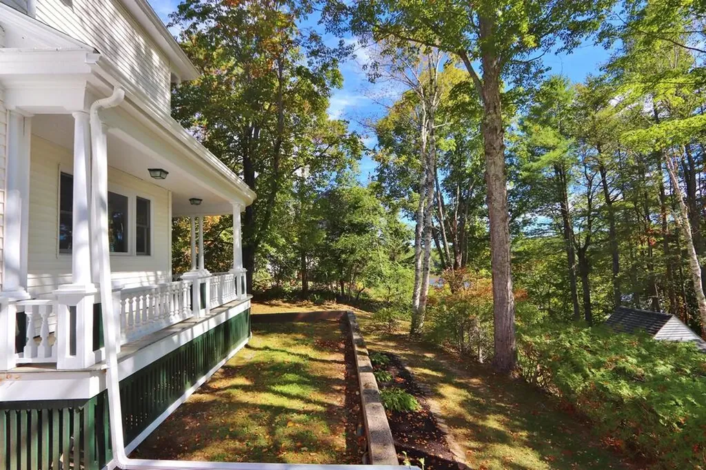 59 Summer Street Hampden ME 04444