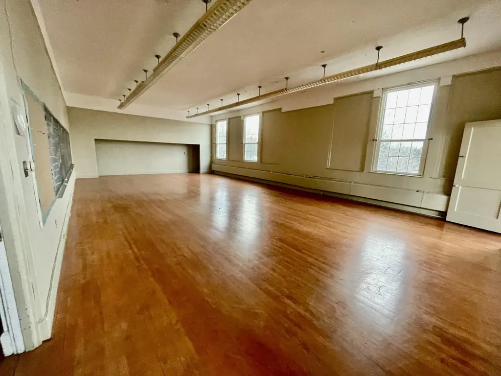 85 Pleasant Street Oxford ME 04270