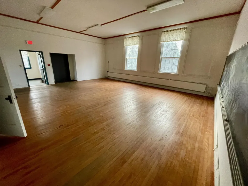 85 Pleasant Street Oxford ME 04270