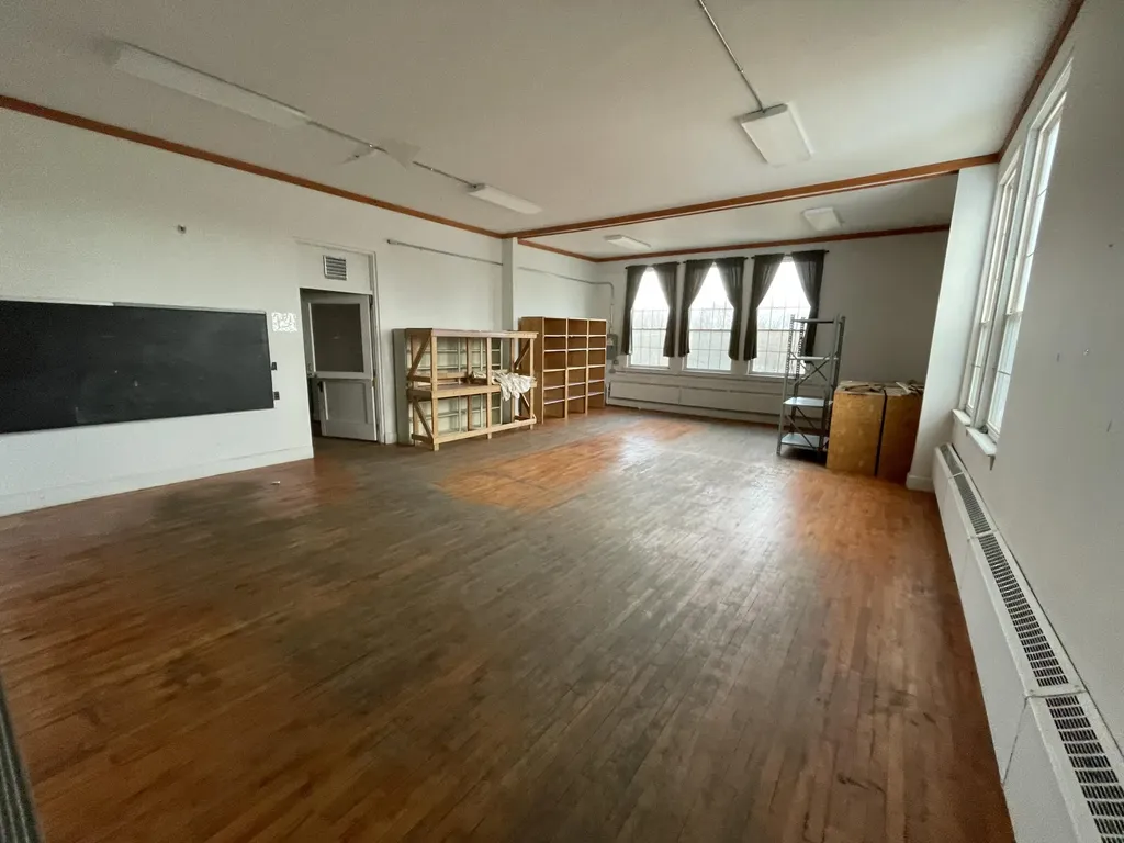 85 Pleasant Street Oxford ME 04270