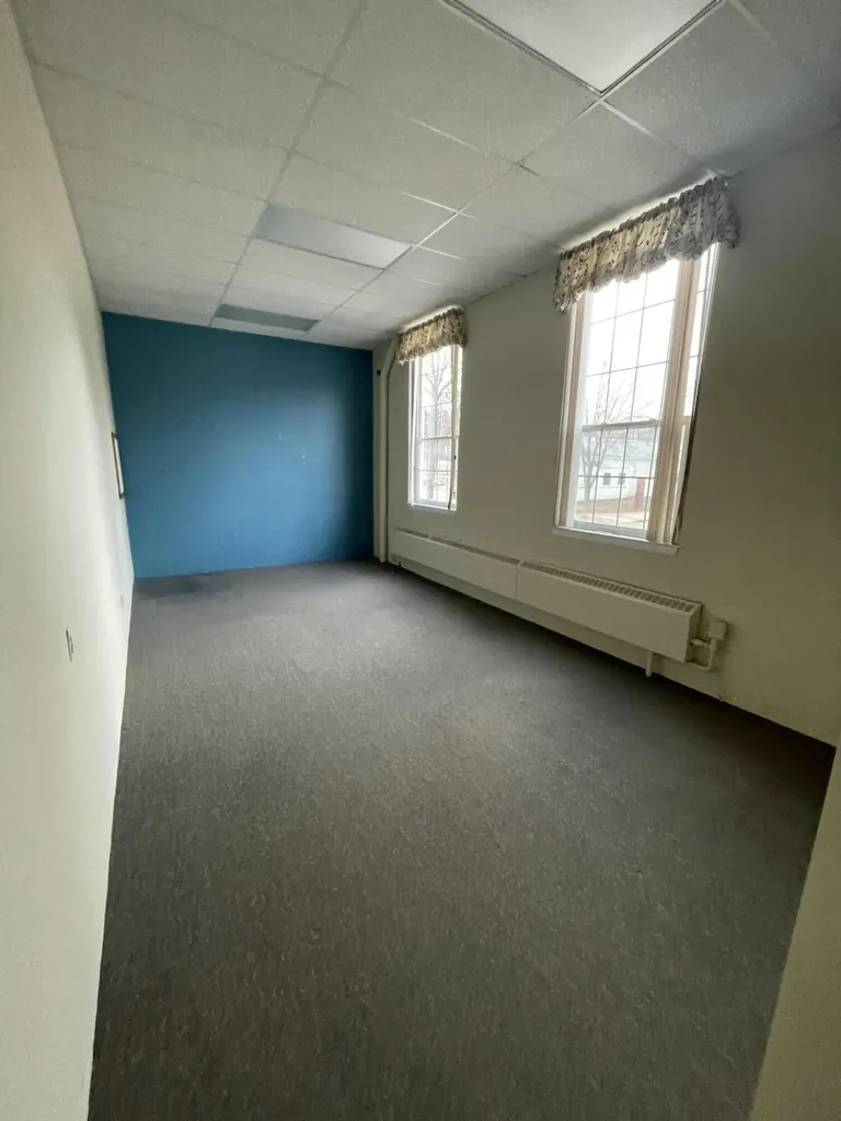 85 Pleasant Street Oxford ME 04270