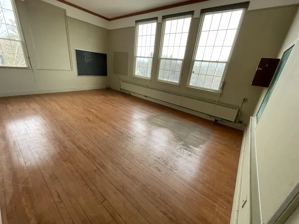 85 Pleasant Street Oxford ME 04270