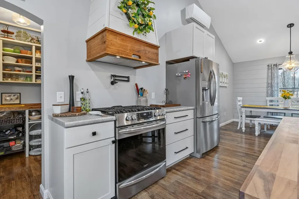 10 Dandelion Rock Lane Belgrade ME 04917