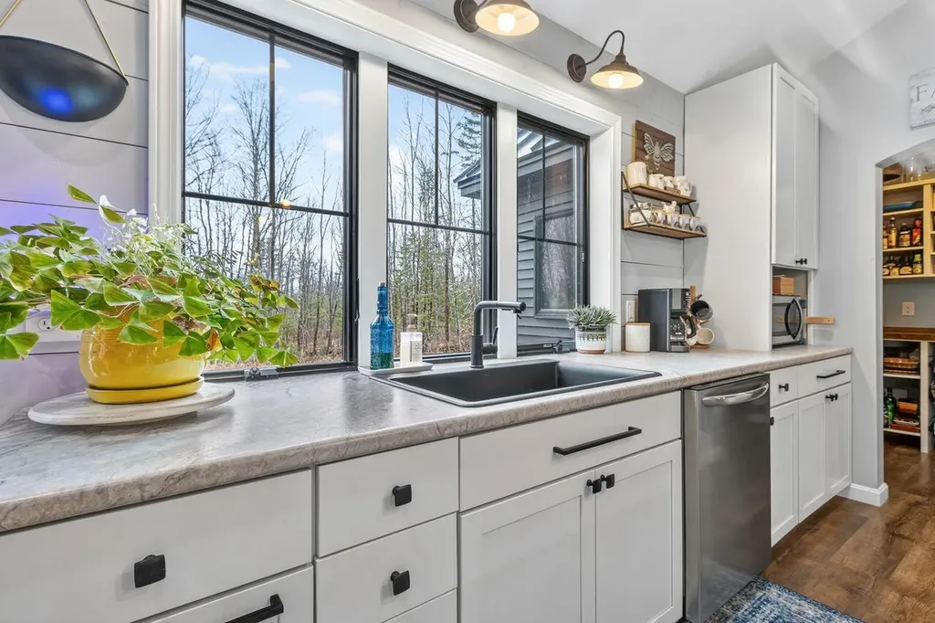 10 Dandelion Rock Lane Belgrade ME 04917
