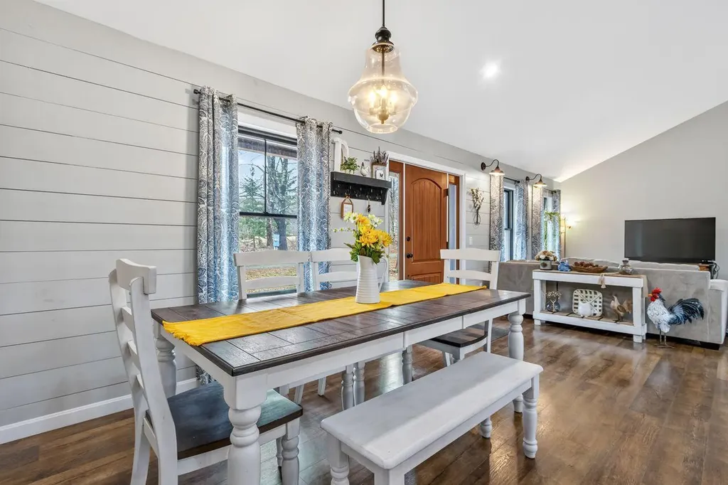 10 Dandelion Rock Lane Belgrade ME 04917