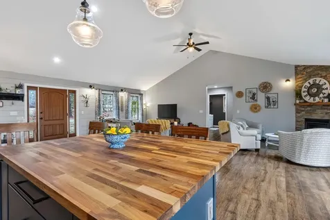 10 Dandelion Rock Lane Belgrade ME 04917