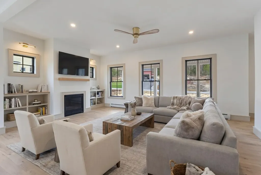 60 Woodbrey Lane Standish ME 04084