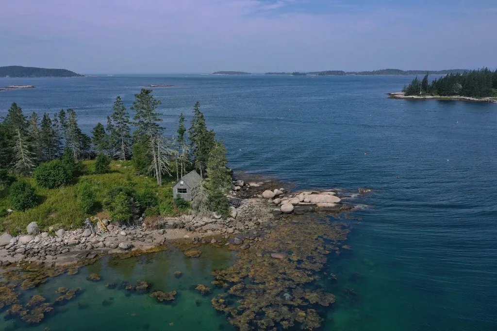 Tbd SW Burying Island Vinalhaven ME 04863