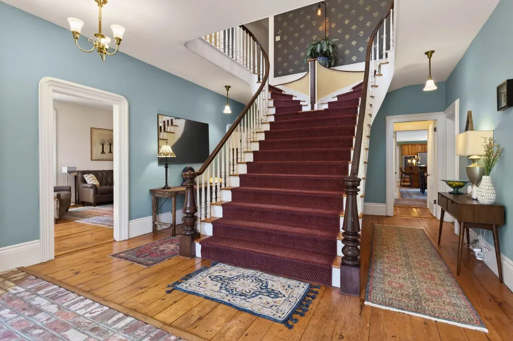 9 Fox Hall Road Falmouth ME 04105