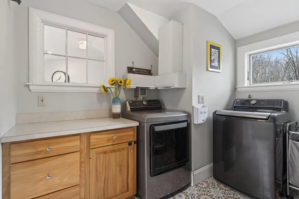 9 Fox Hall Road Falmouth ME 04105
