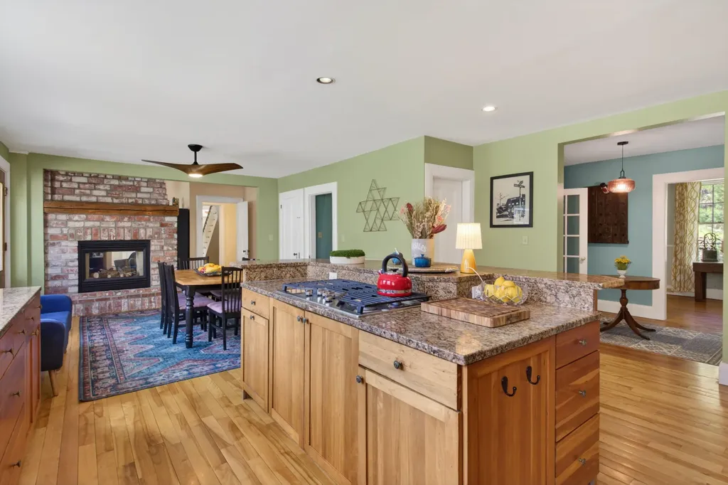 9 Fox Hall Road Falmouth ME 04105