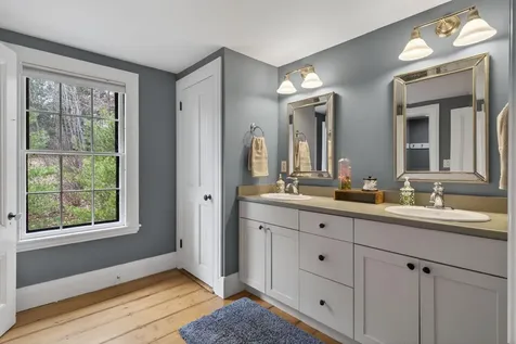 9 Fox Hall Road Falmouth ME 04105