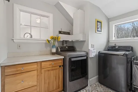 9 Fox Hall Road Falmouth ME 04105