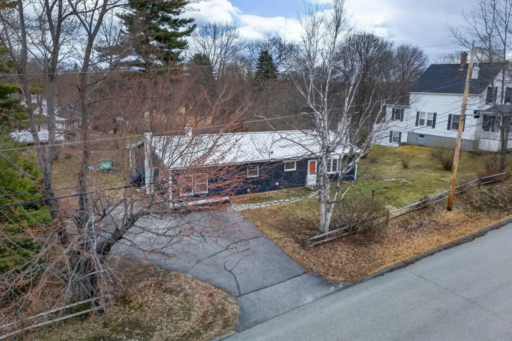 24 Summit Street Auburn ME 04210