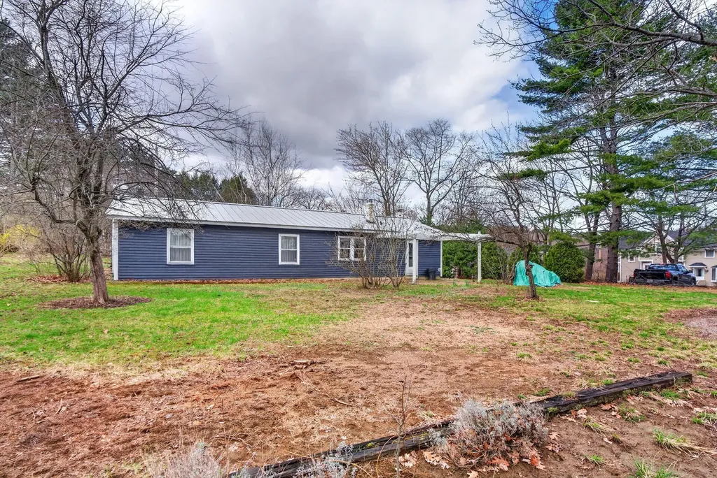 24 Summit Street Auburn ME 04210