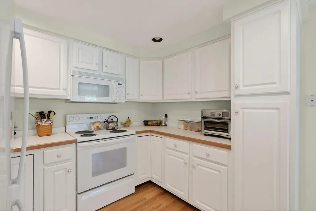 22 Greenwich Way Kennebunk ME 04043